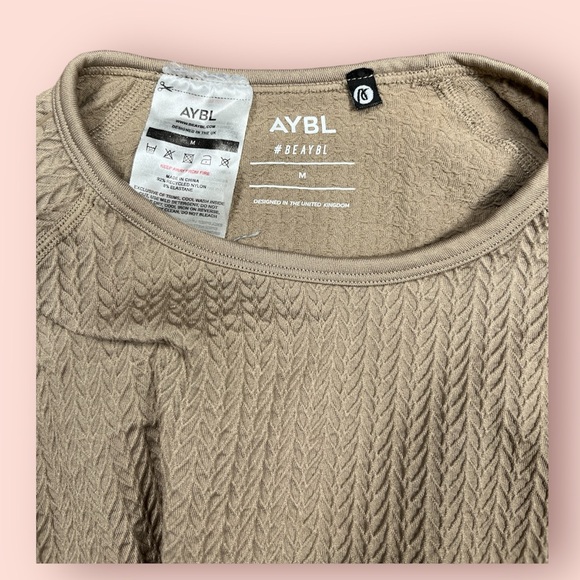 AYBL Luxe Seamless Long Sleeve Crop Top in Mocha Colour | M - Picture 4 of 4